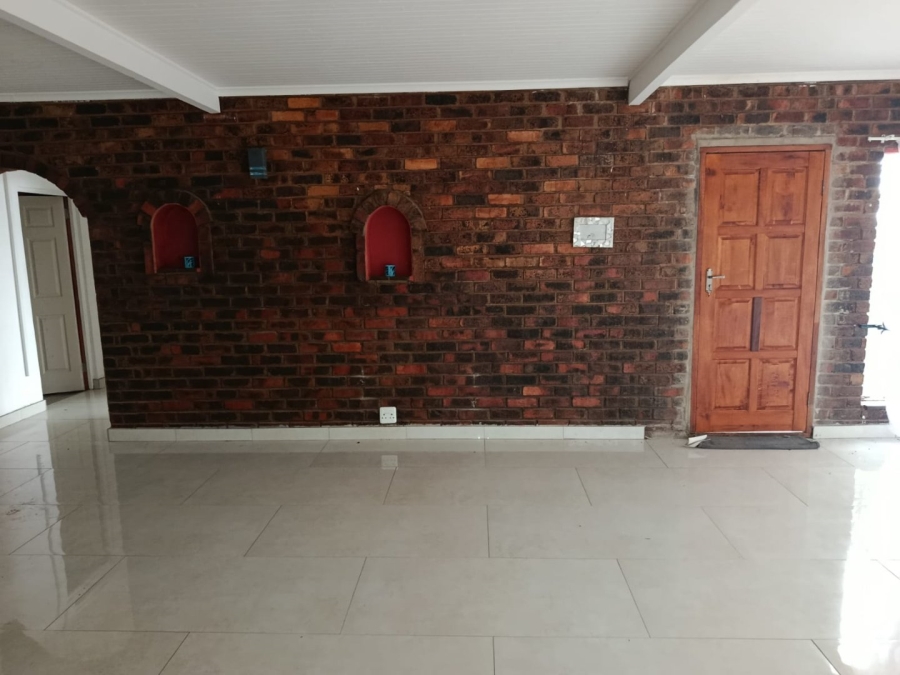 To Let 4 Bedroom Property for Rent in Belmont Valley Eastern Cape